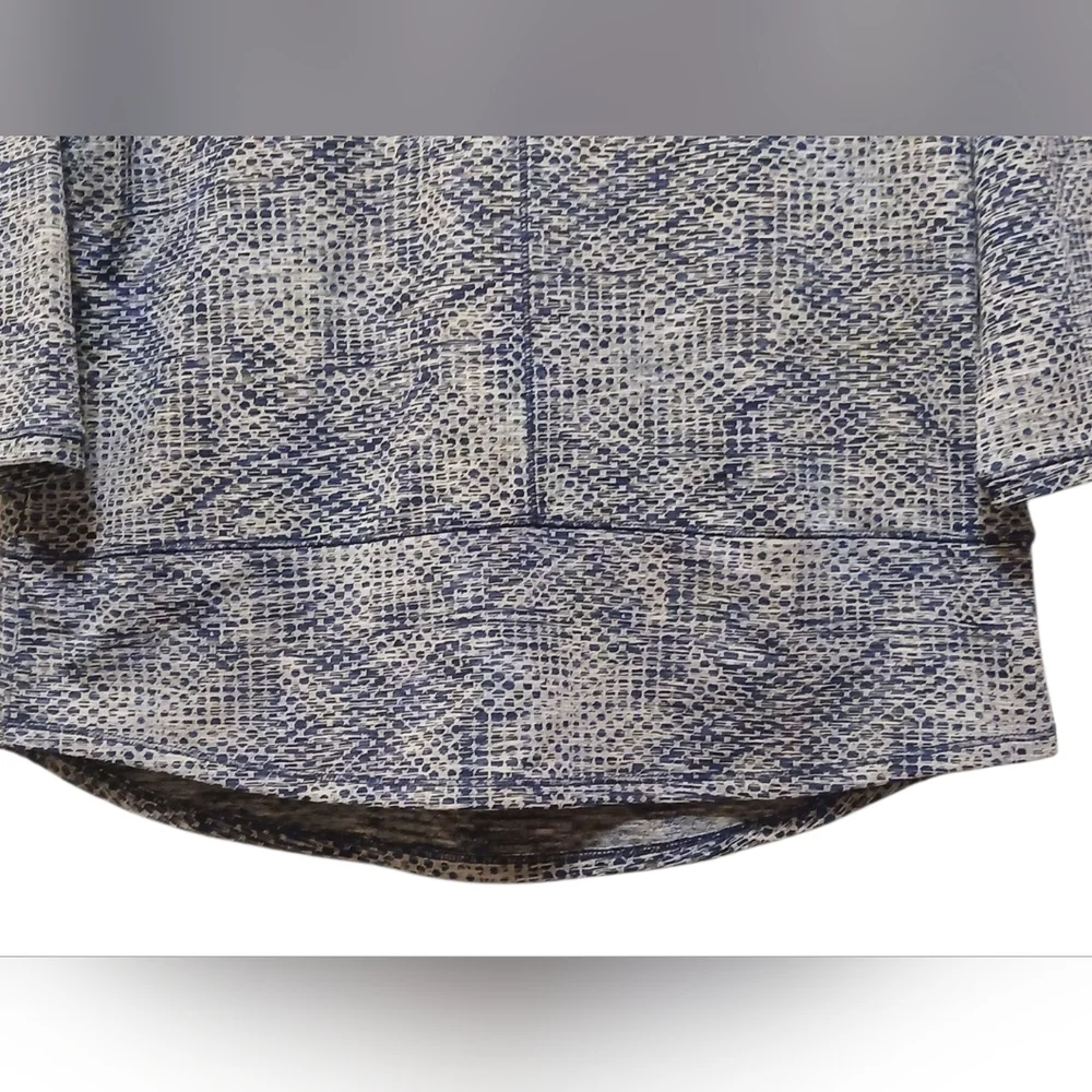 Chico's -Blue Print 3/4 Sleeve, Round Neck  Geometric Pattern Blouse, Size 0 - Picture 6 of 10